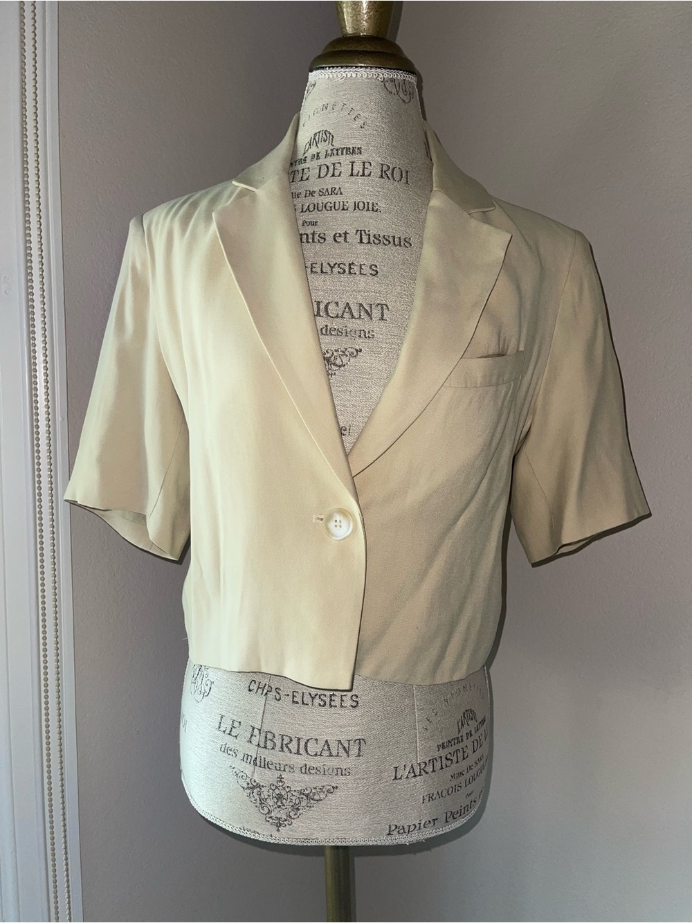 ASTR Cropped Short-Sleeve Blazer in Butter Yellow